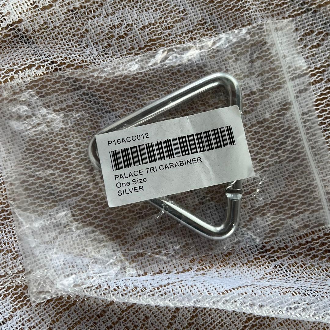 R*l様 palace skateboards トライアングル カラビナ - メルカリ