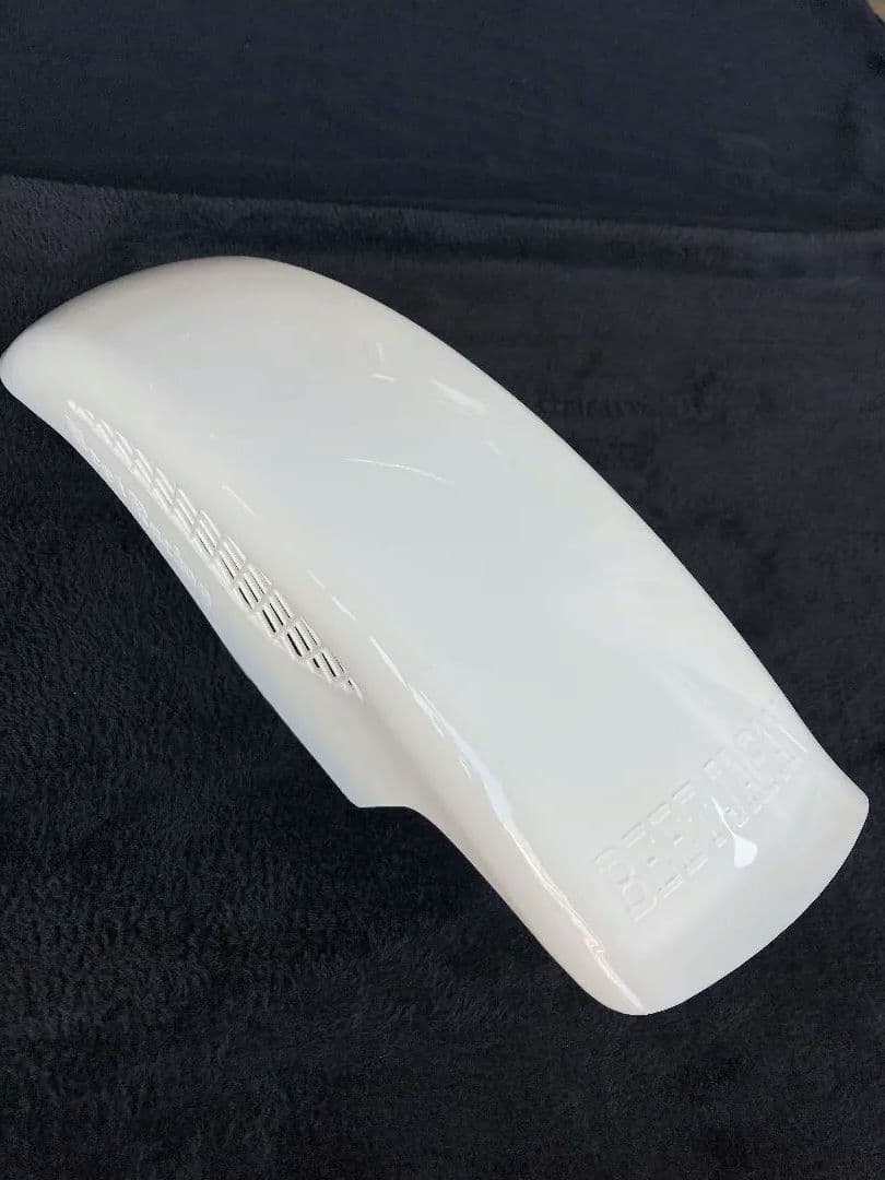 BEET メッシュフロントフェンダーロゴー白 送料込み - メルカリ