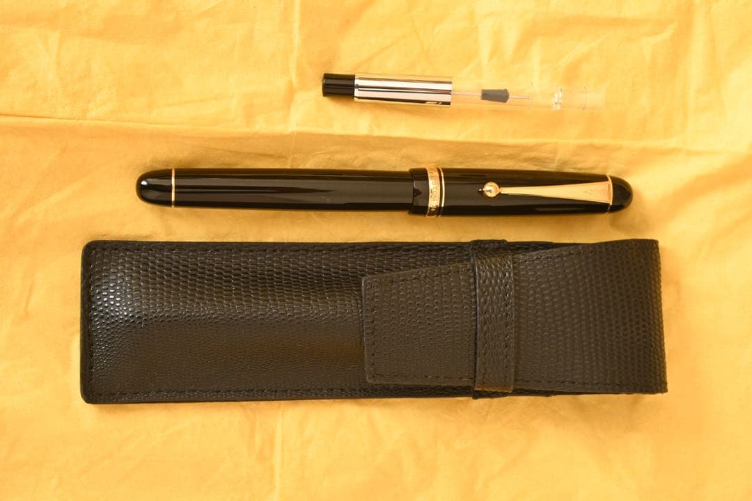 (美品)Pilotカスタム74 中細字 黒, インクコンバータ/ペンケース付 PILOT（パイロット） 万年筆 カスタム74 ブラック FKKN-12SR-B | ペン