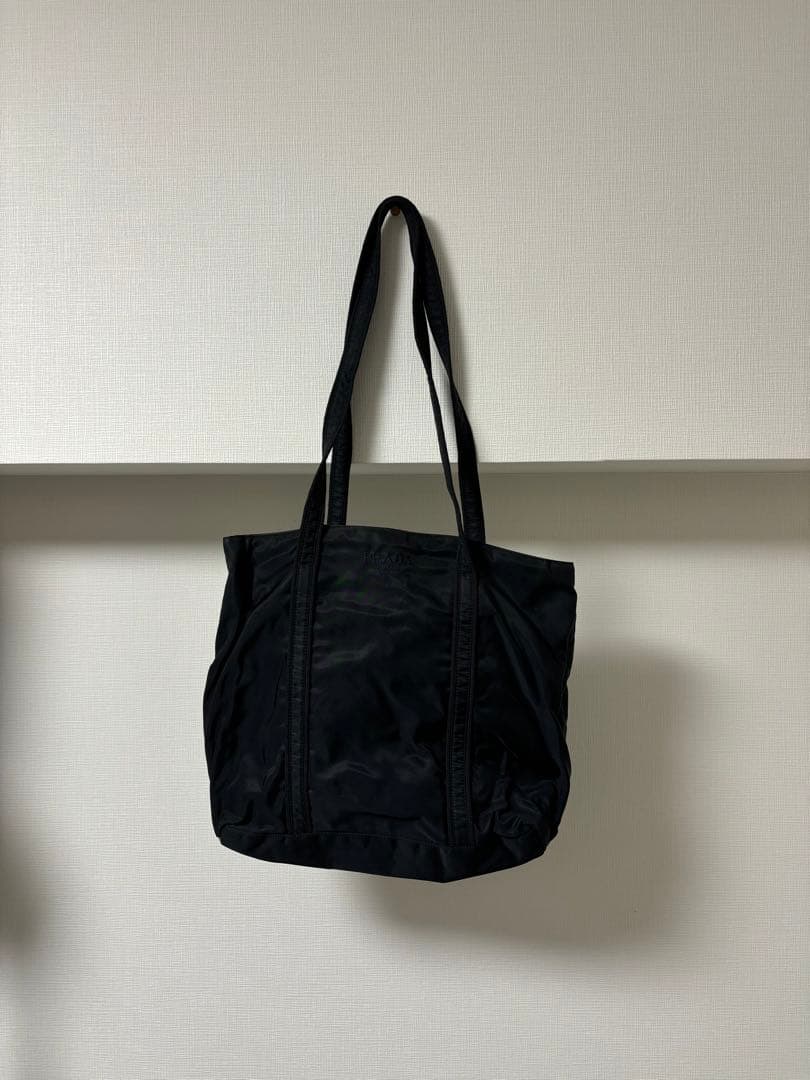 PRADA ブラック ナイロントートバッグ PRADA / プラダ】ナイロントートバッグ | 色褪せない名品。日常に