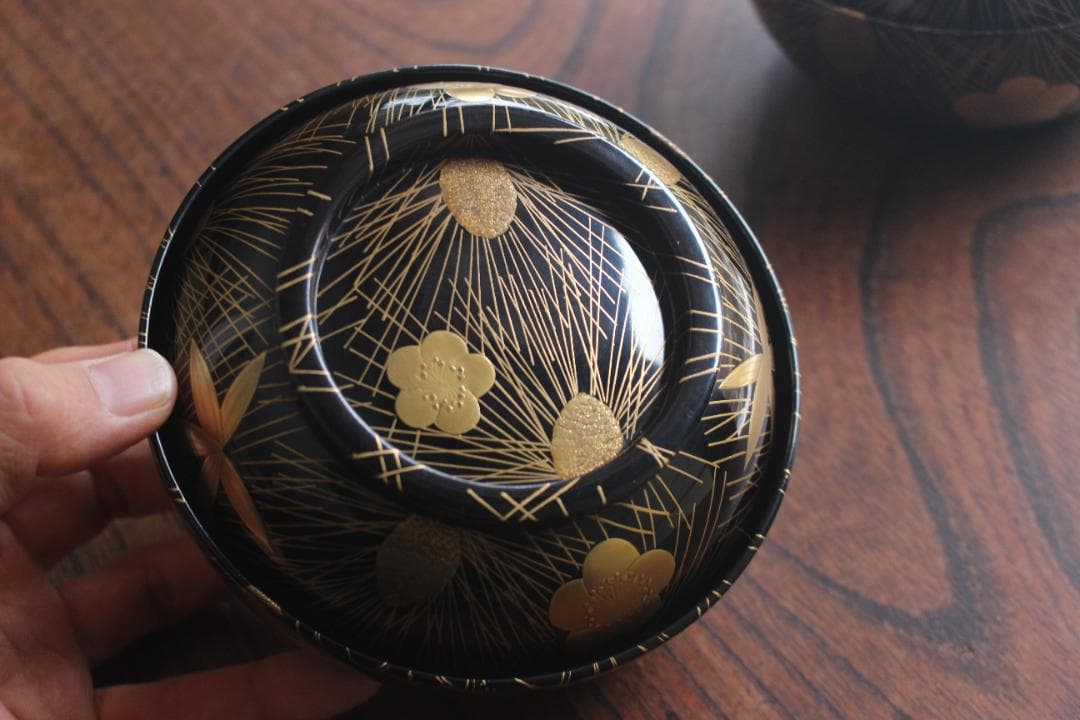 デッドストック！時代黒漆に極上松竹梅蒔絵の映える煮物椀2点（検