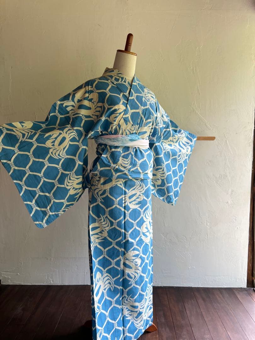 青色 カニ模様 浴衣　仕立て上がり　身長150cmほど　アンティーク浴衣 青色 カニ模様 浴衣 仕立て上がり 身長150cmほど アンティーク浴衣