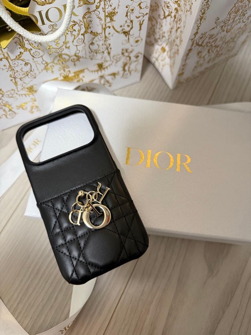 Dior ブラック キルティング iPhoneケース 17pro - メルカリ