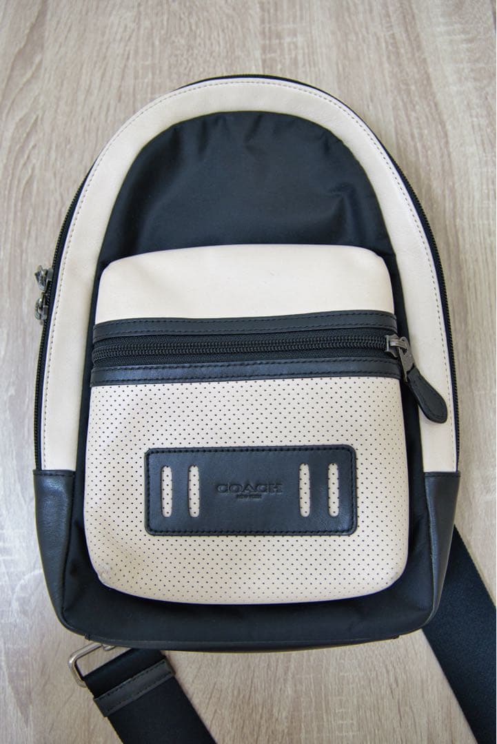 極美品　オフホワイトcoach コーチ　ボディバッグ　レザー　ナイロン　メンズ COACH（コーチ） ボディバッグ メンズ レディース シグネチャー 縦型