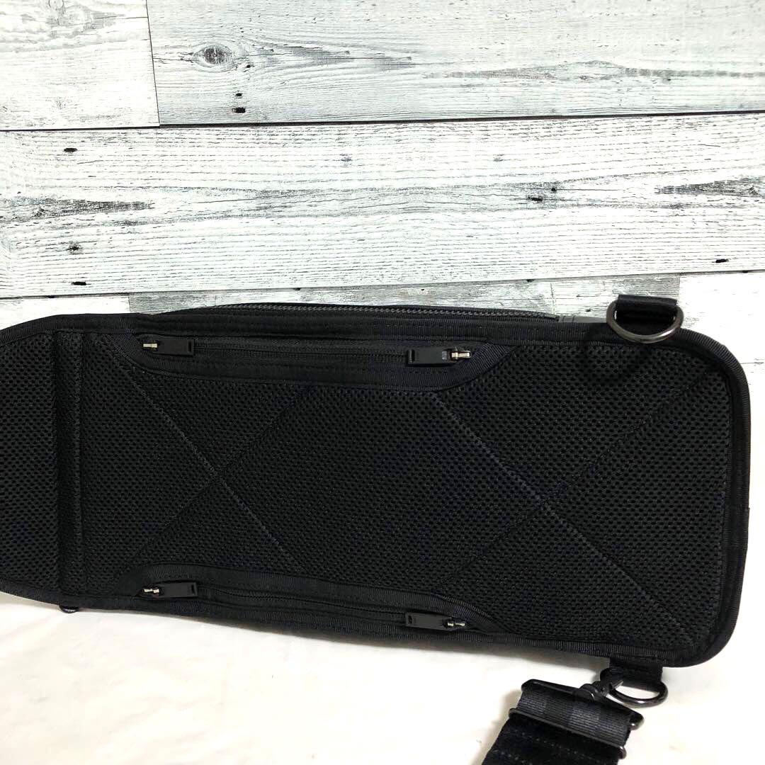 未使用級✨ポーターヒート スリングショルダー ボディバッグ マグライト ブラック