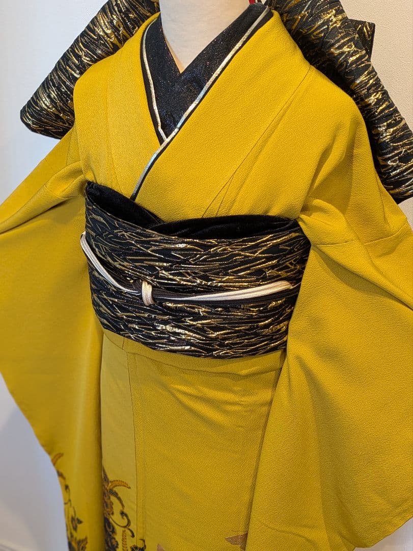 mn様 振袖フルセット 身丈165裄67 銀彩 からし色 黒 やまと誂え 成人式 グラマラス 白/黒/ゴールド(金色) バラ柄 派手 1番目立つ ギャル振袖