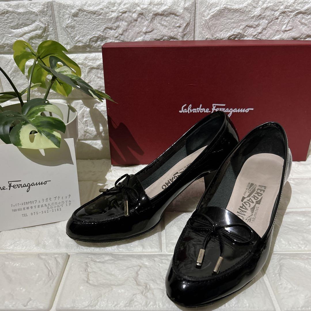 実質22.5-23cm フェラガモ エナメルパンプス 黒 訳あり（ベタつきあり