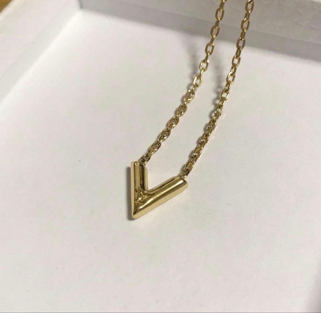 ゆ*き様 LOUIS VUITTON エセンシャルV ネックレス ゴールド - メルカリ