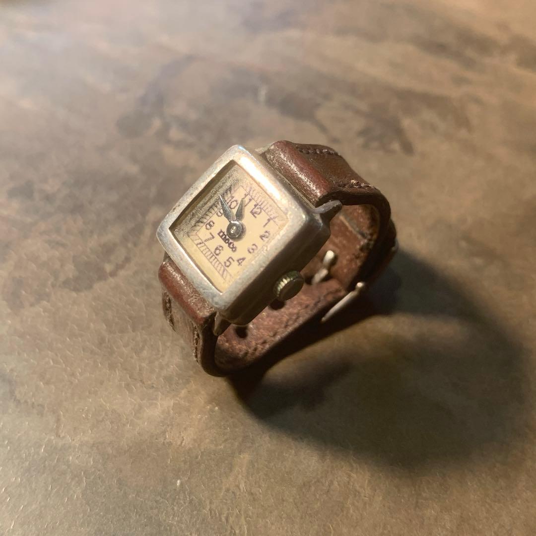 moco 指時計 フィンガーウォッチ(電池切れ) 指輪感覚で身につけるモコのミニチュア指時計、インデックスが“25”だけ