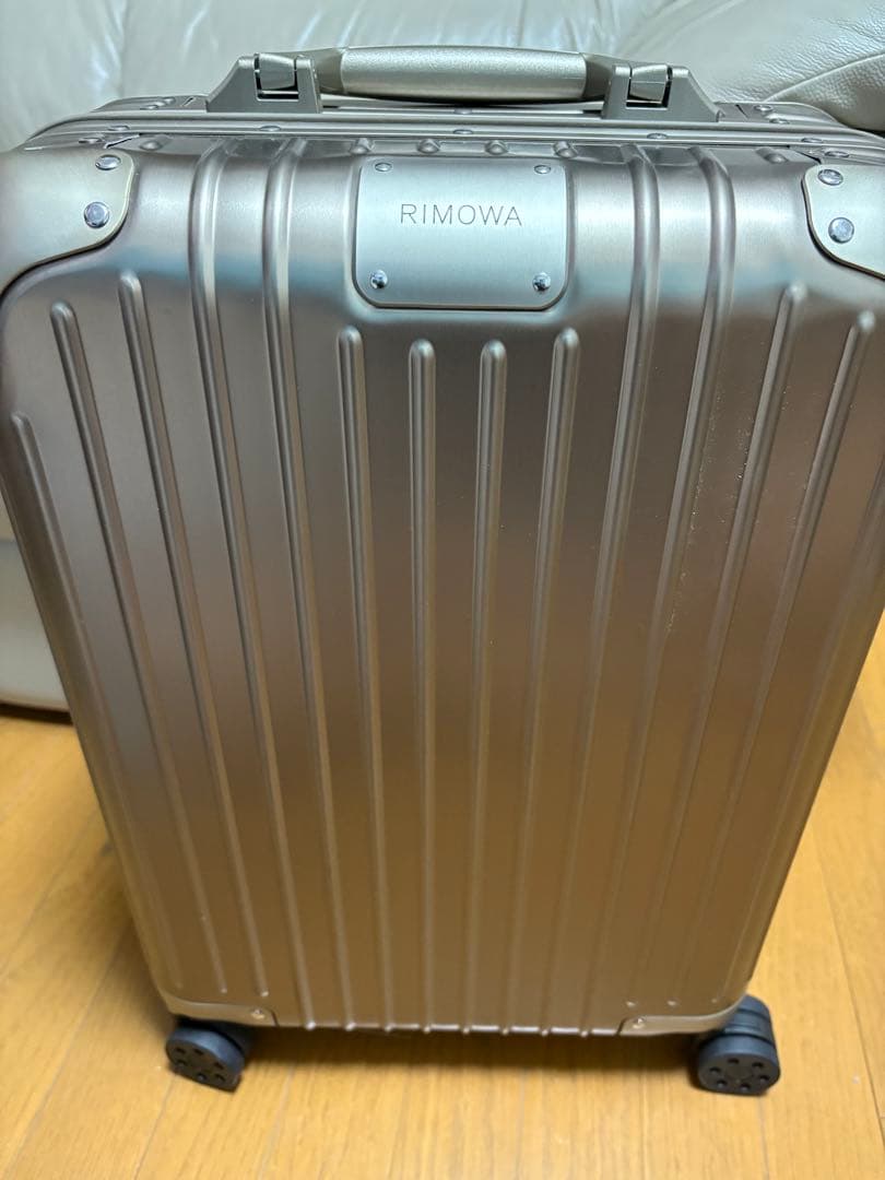 【美品】RIMOWA キャビンS 生涯保証 機内持ち込み 本日限定価格 RIMOWA◇クラシック キャビン S◇シルバー 33L 機内持ち込み可 (RIMOWA