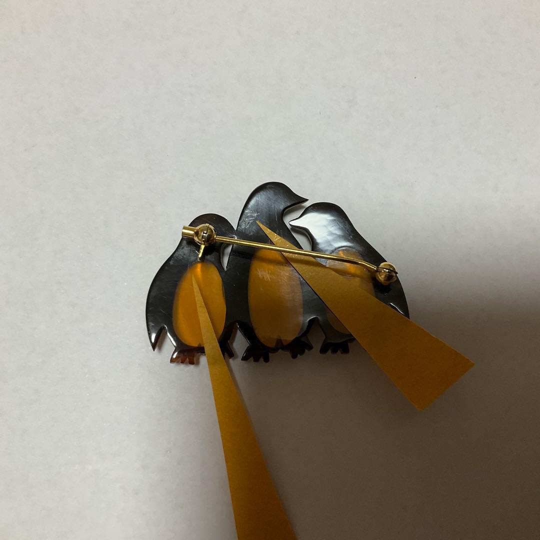 本べっこう 白甲 黒甲 仲良しペンギン ブローチ - メルカリ