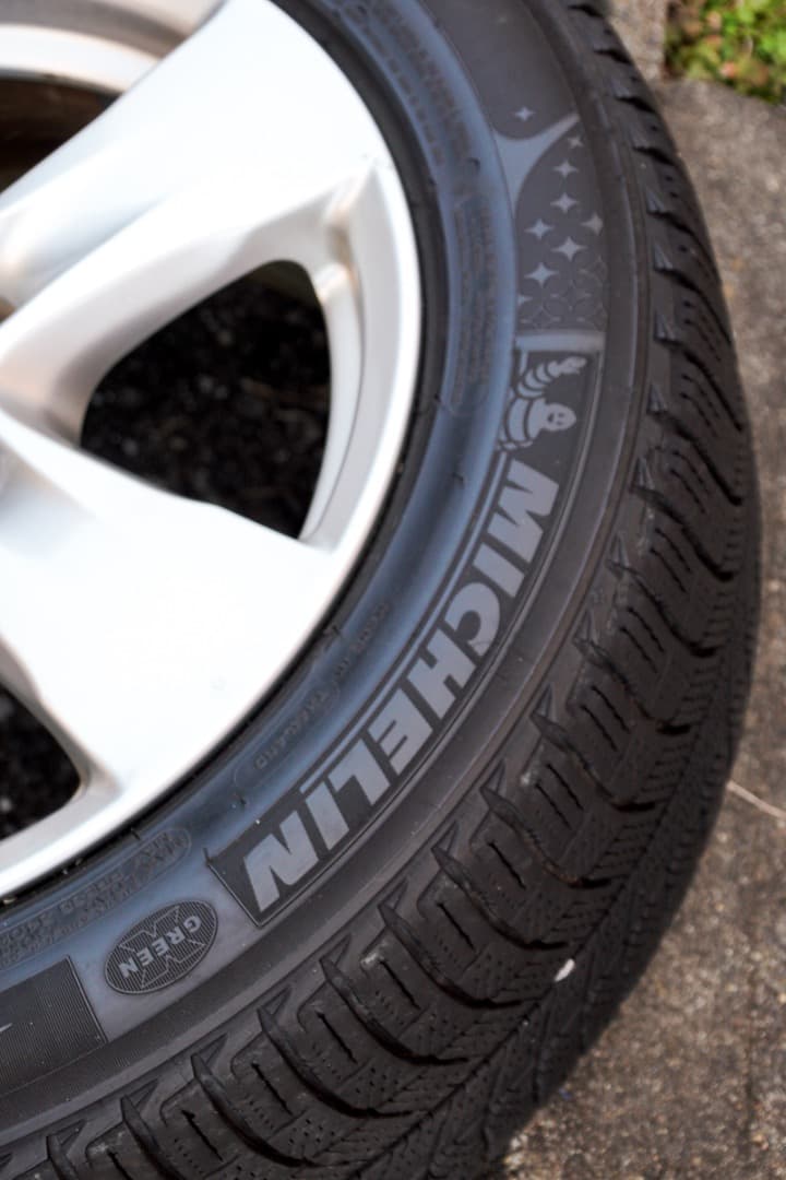 日産 エルグランド E52 スタッドレス 215/55R16 純正アルミ４本