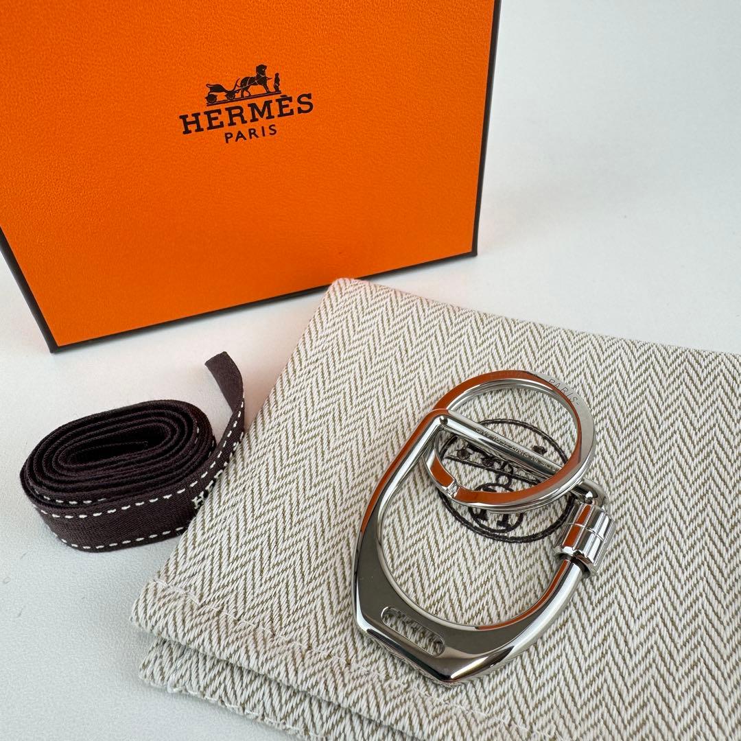 新品未使用　HERMES エルメス　キーホルダー　エトリエ　シルバー　キーリング 楽天市場】エルメス キーリング エトリエ シルバー メタル 中古