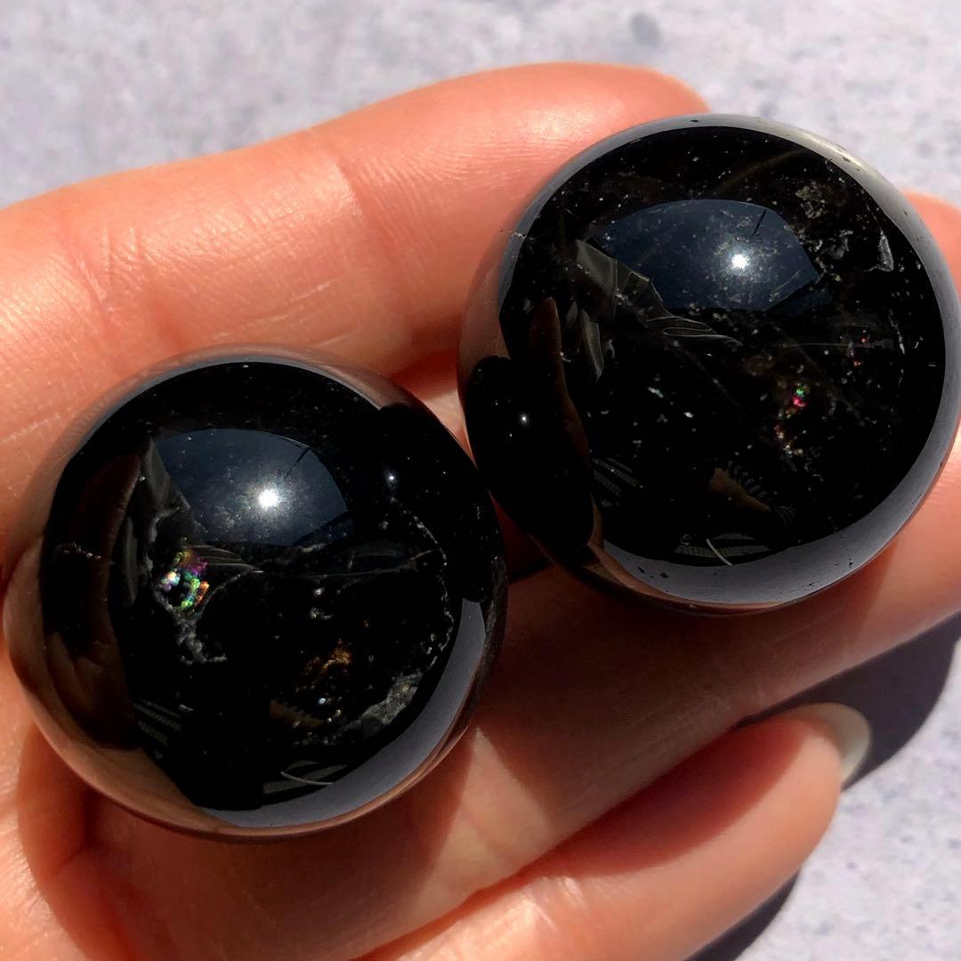 大きめ！虹入り！漆黒！2個セット】最強魔除け 天然石 モリオン 丸玉