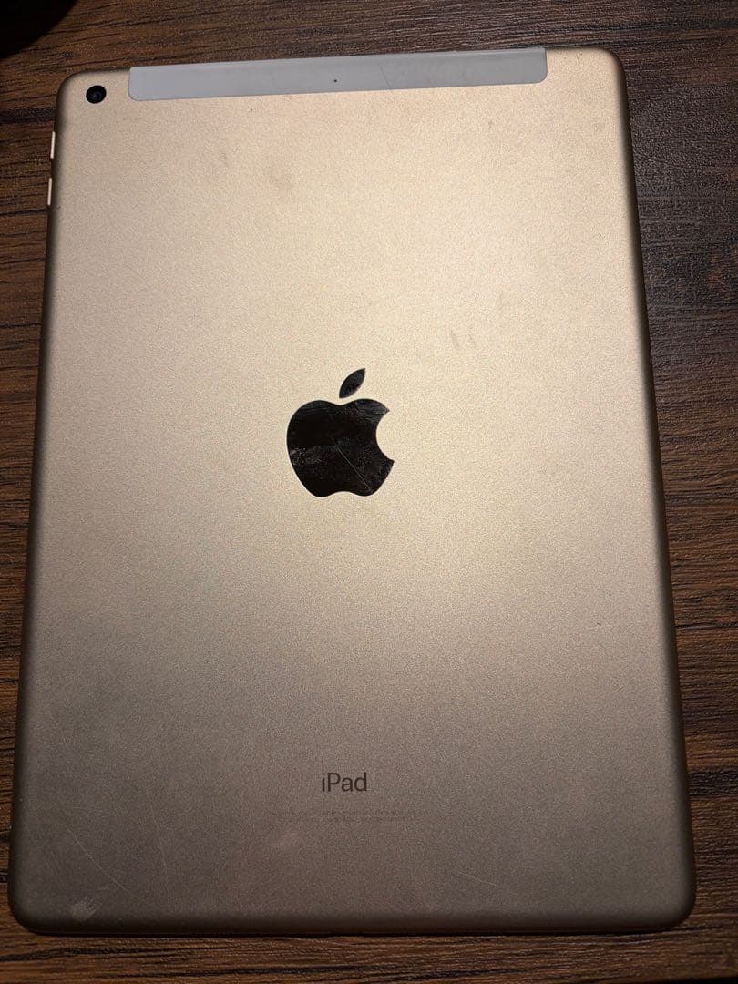 Apple iPad (第5世代) ゴールド　32GB