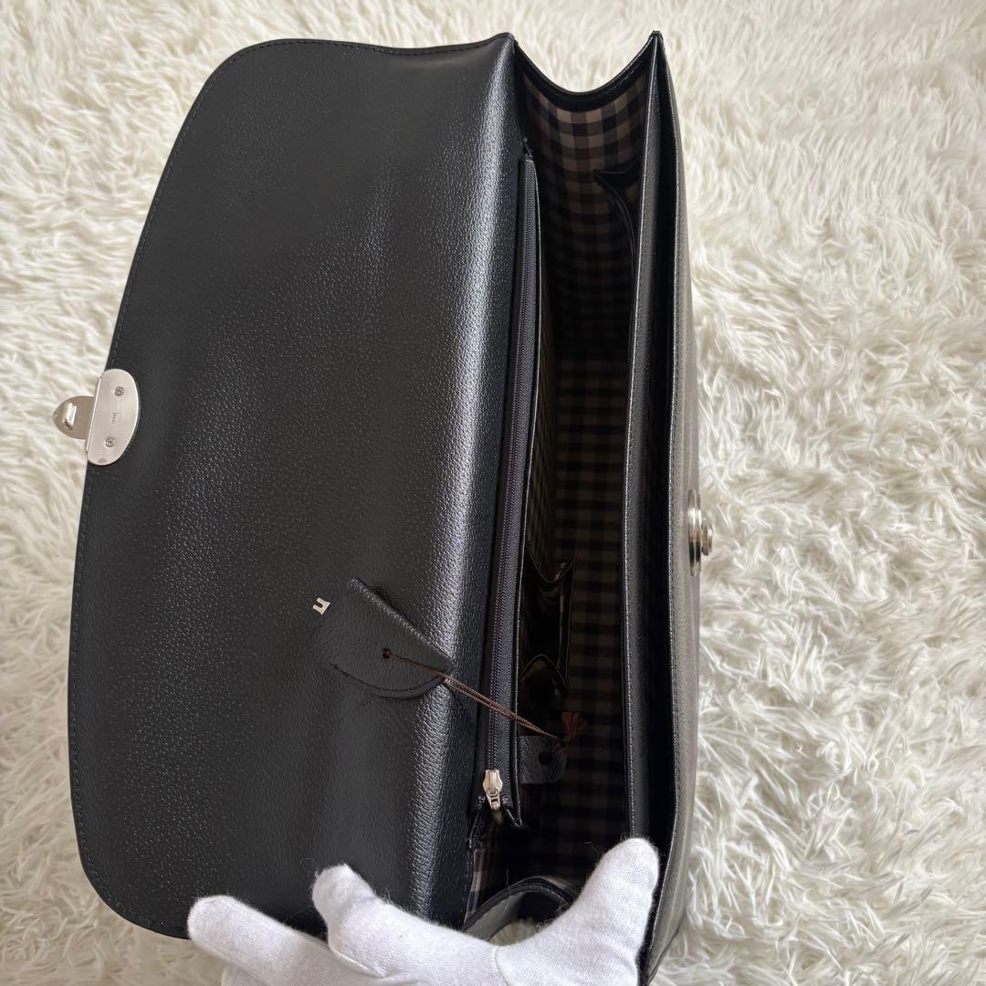 アクアスキュータム ブリーフケース ダレスバッグ 黒 レザー 鍵付き