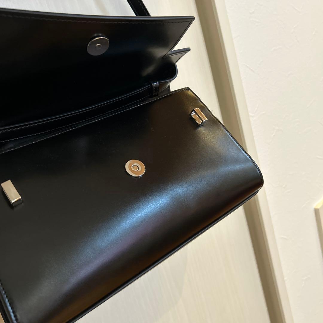 アダムエロペ スプリットレザーフラップショルダーバッグ ブラック