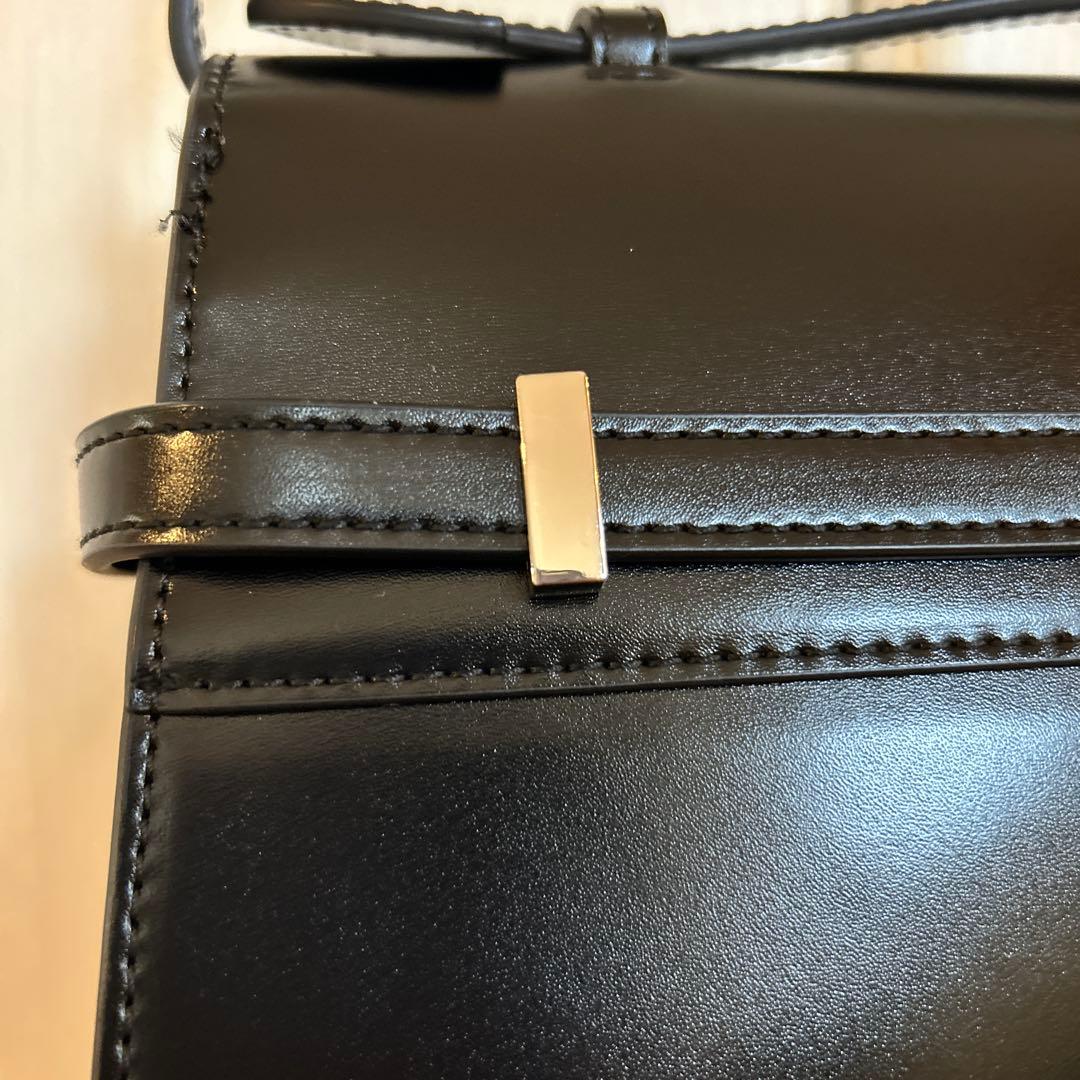 アダムエロペ スプリットレザーフラップショルダーバッグ ブラック