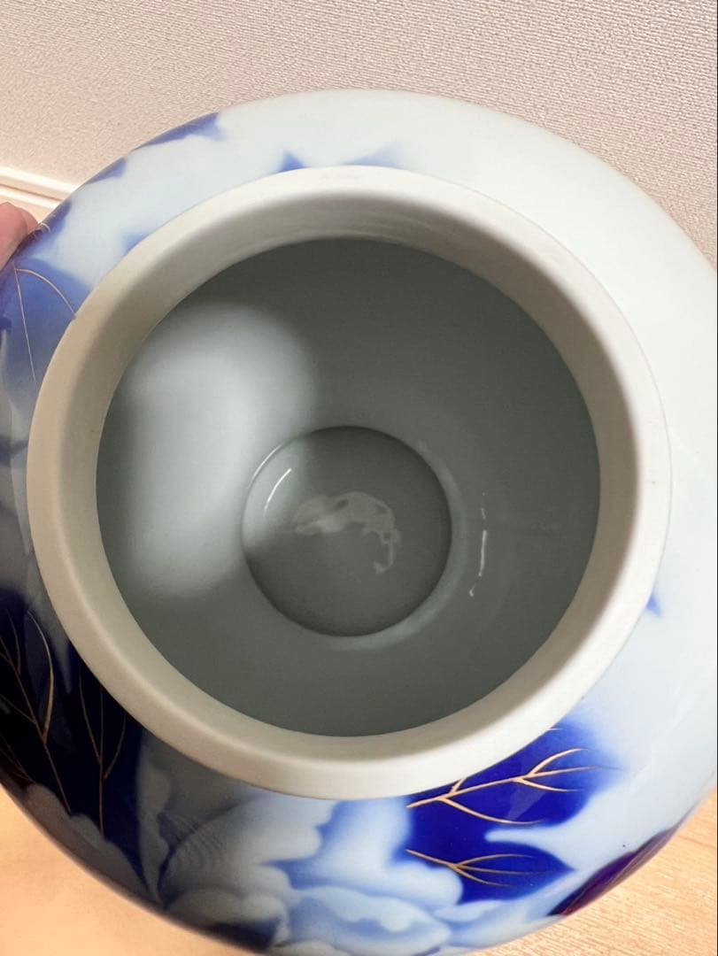 深川製磁　染付金彩牡丹紋　沈香壺　飾壺蓋付　宮内庁御用達