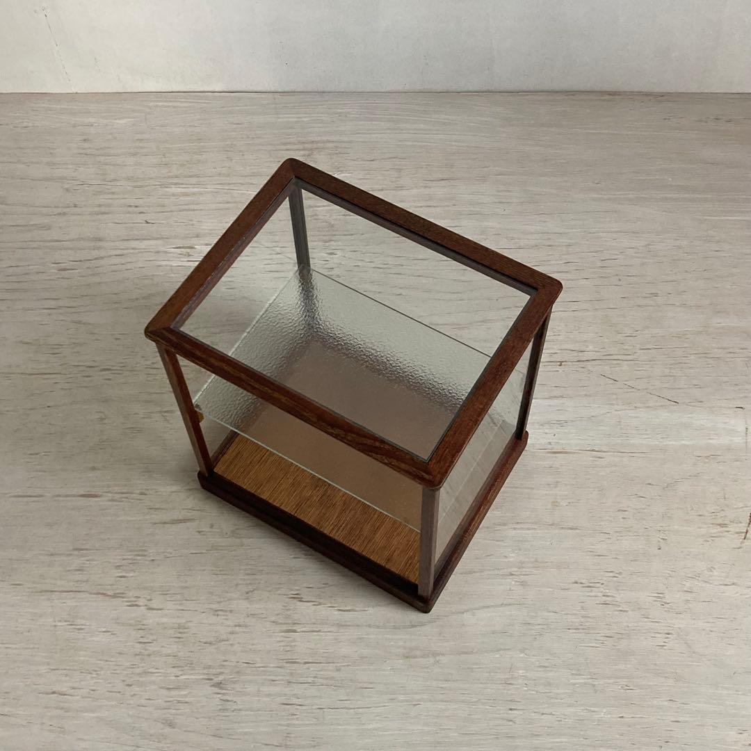 古い木製 小振り ガラスケース 2段 卓上ショーケース 扉なし