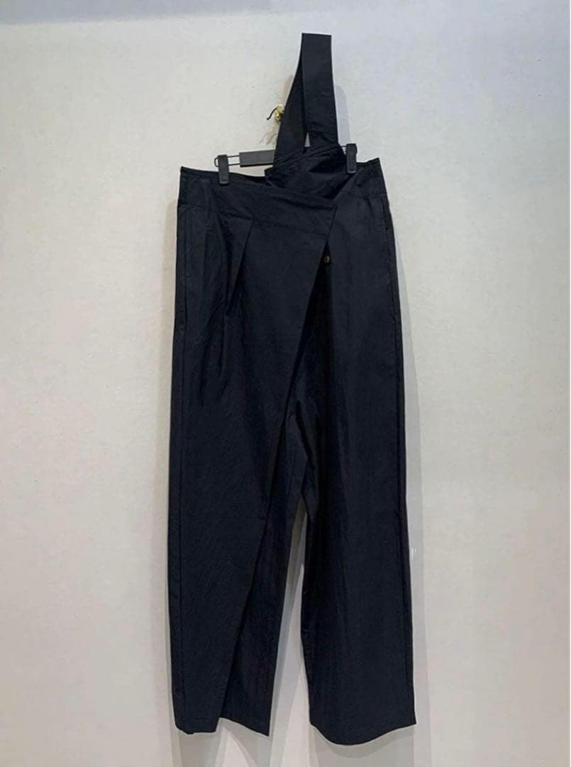 2024SS etre tokyo ワンショルダーラップワイドパンツ - メルカリ