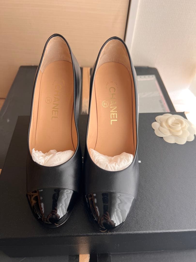 CHANEL ブラック キャップトゥ フラットシューズ(36) - メルカリ