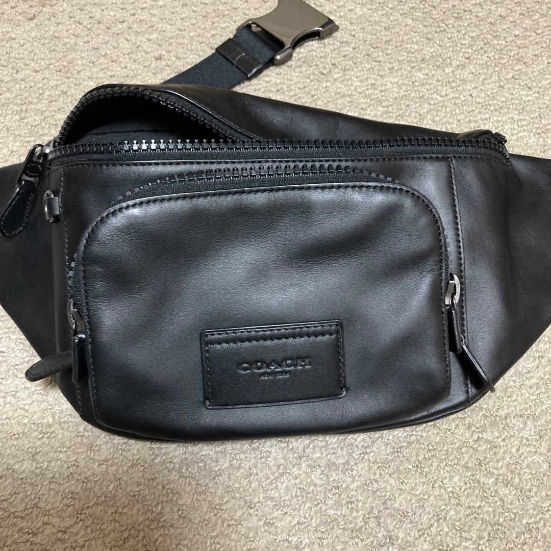 ①COACH ブラック ボディバッグ②TAKEO KIKUCHI ウエストポーチ TAKEO KIKUCHI（タケオキクチ） ウエストポーチ 「カードケース付き