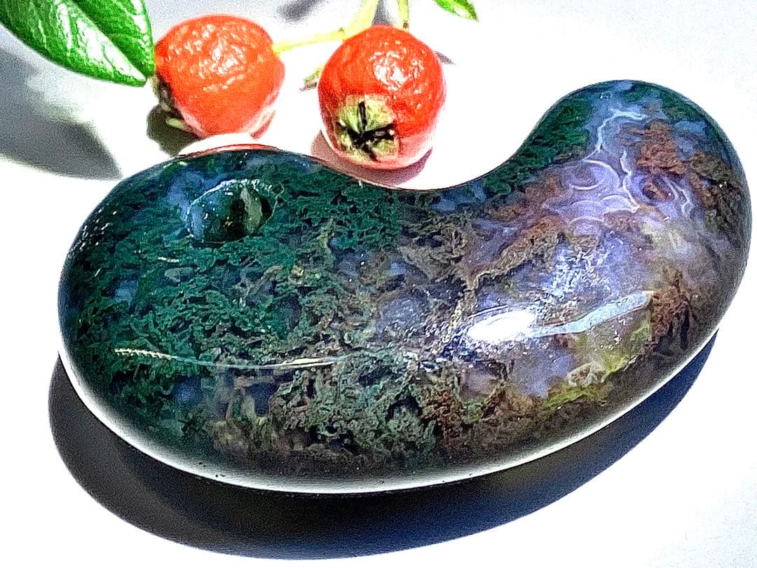 ✳国内の出雲めのう【碧玉】の最高峰勾玉でしょう‼️ 天然石 浮き草文様