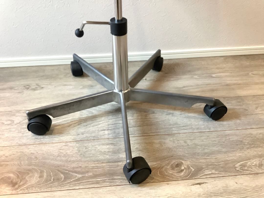 Fritz Hansen KEVI ケヴィチェア 木目調 キャスター付 中古品 - メルカリ