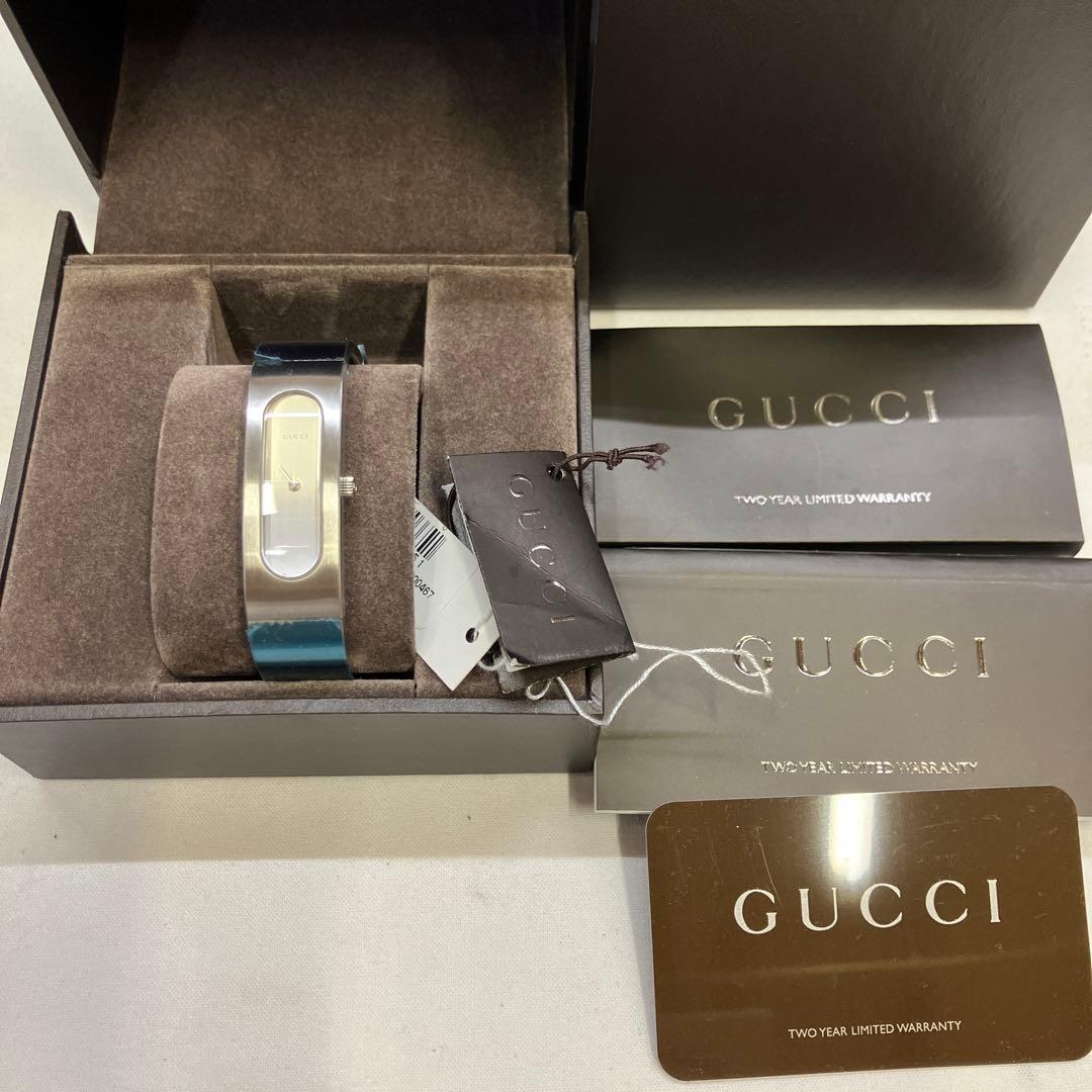 GUCCI 2400S シルバーバングル 文字盤シルバー 箱 カード タグ付