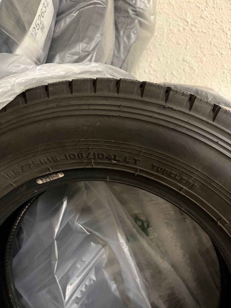 來沖さん専用 トラック、ハイエース　スタッドレスタイヤ