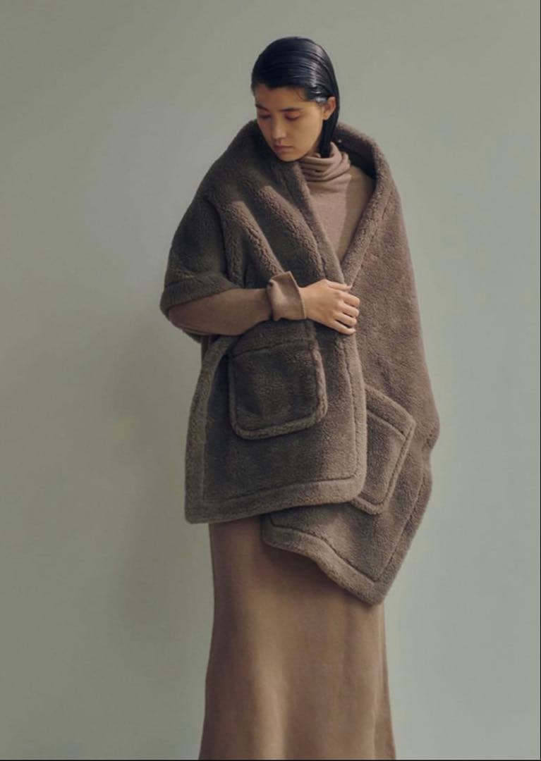 美品】HAUNT ハウント ボアストール グレージュ - メルカリ