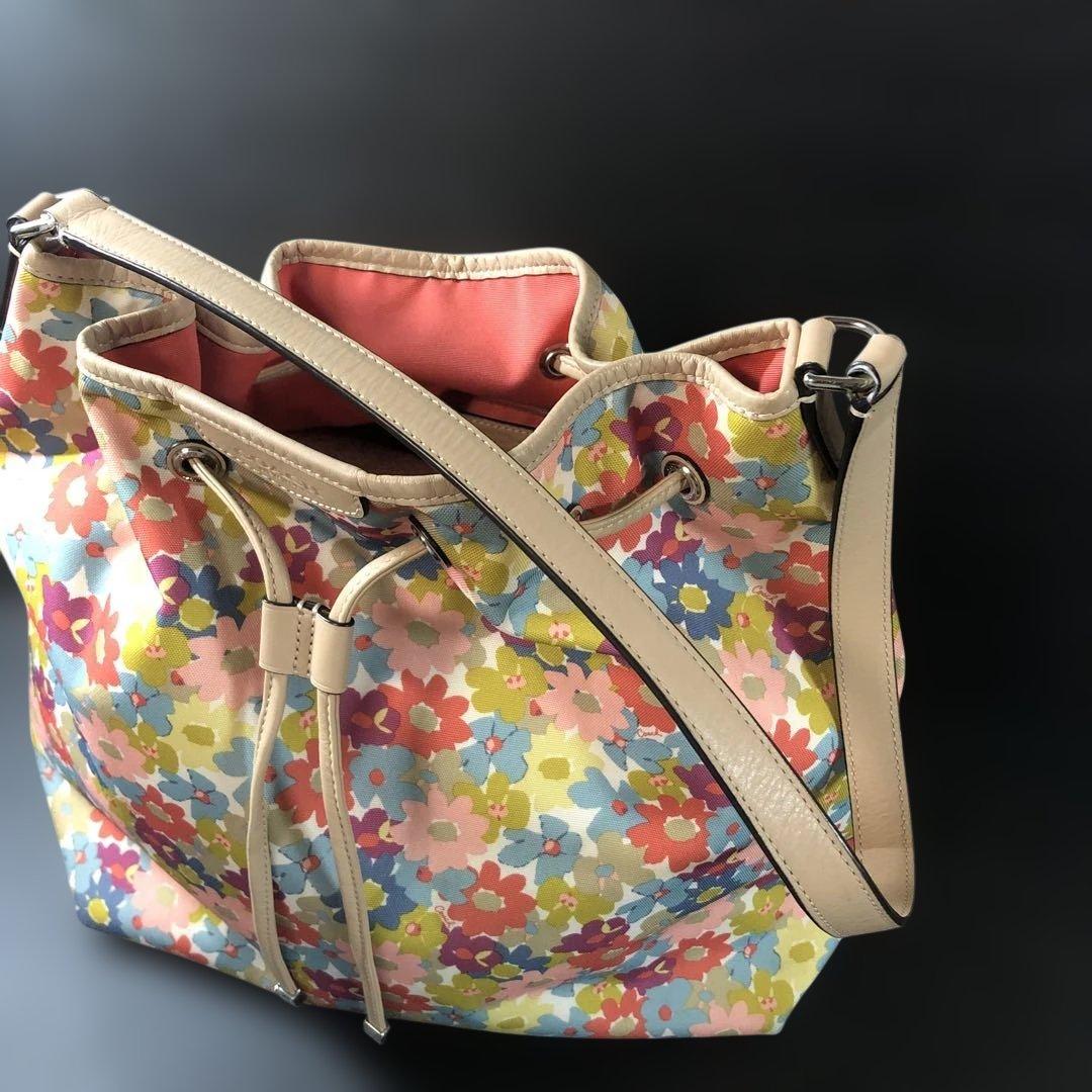 COACH フラワープリント ショルダーバッグ COACH フラワープリント