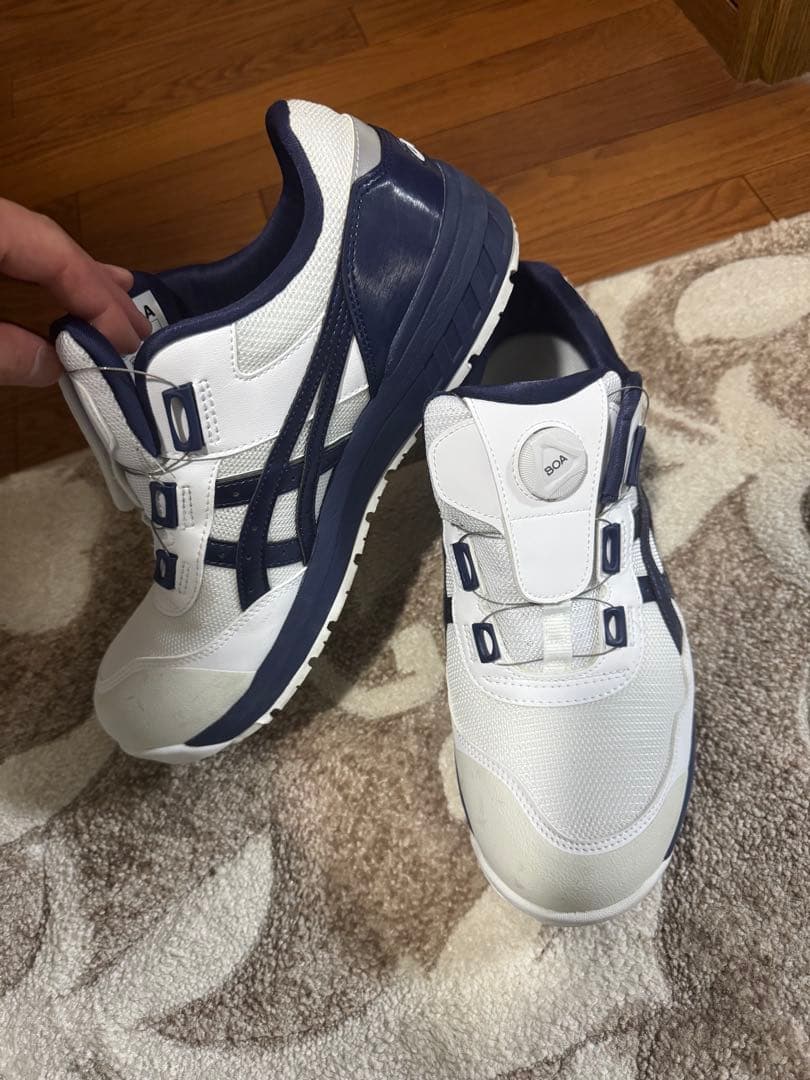 アシックス BOAシステム安全靴 ホワイト/ネイビー28cm - メルカリ