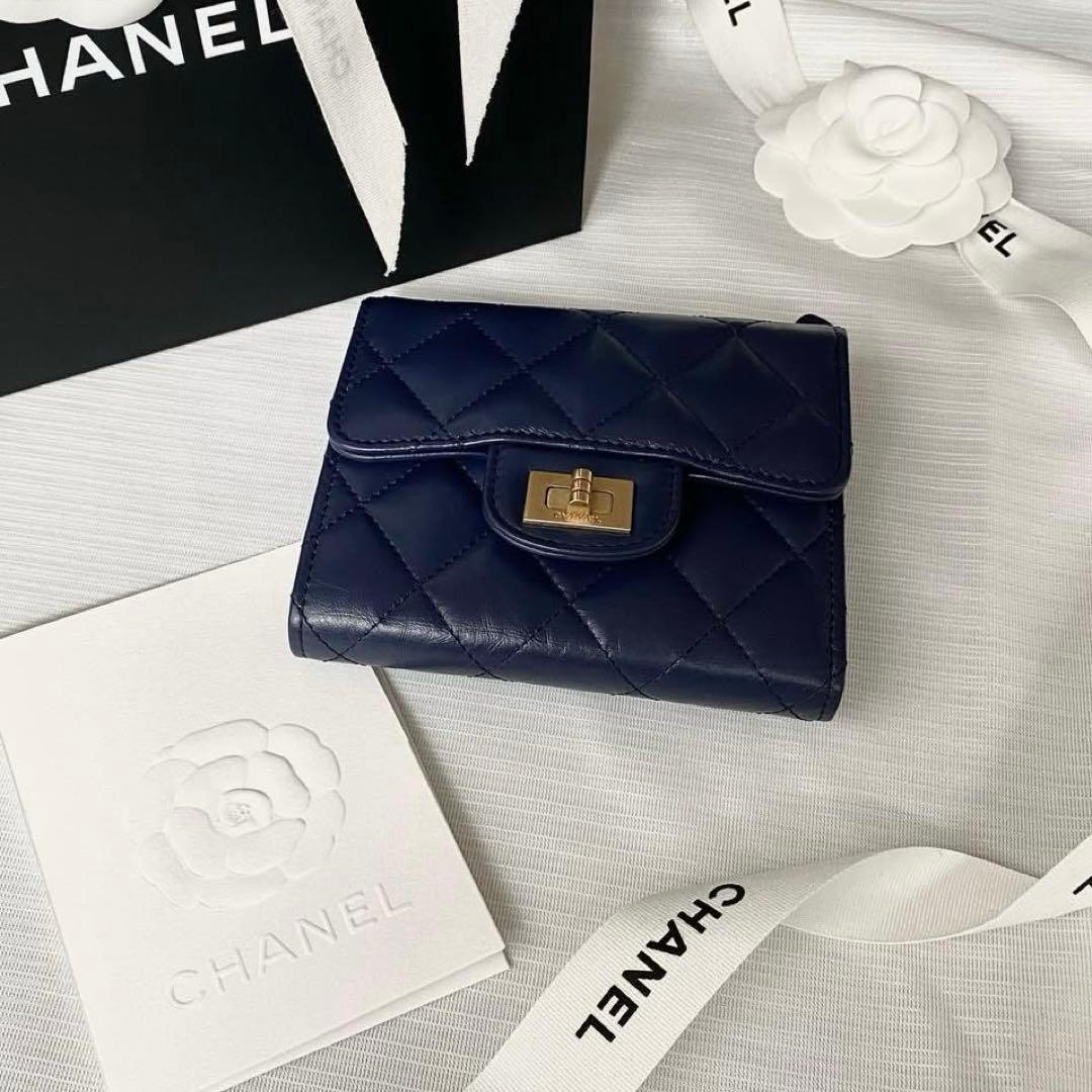 CHANEL ネイビー キルティング 二つ折り財布 CHANEL（シャネル） 折財布 レディース AP1789 三つ折り財布