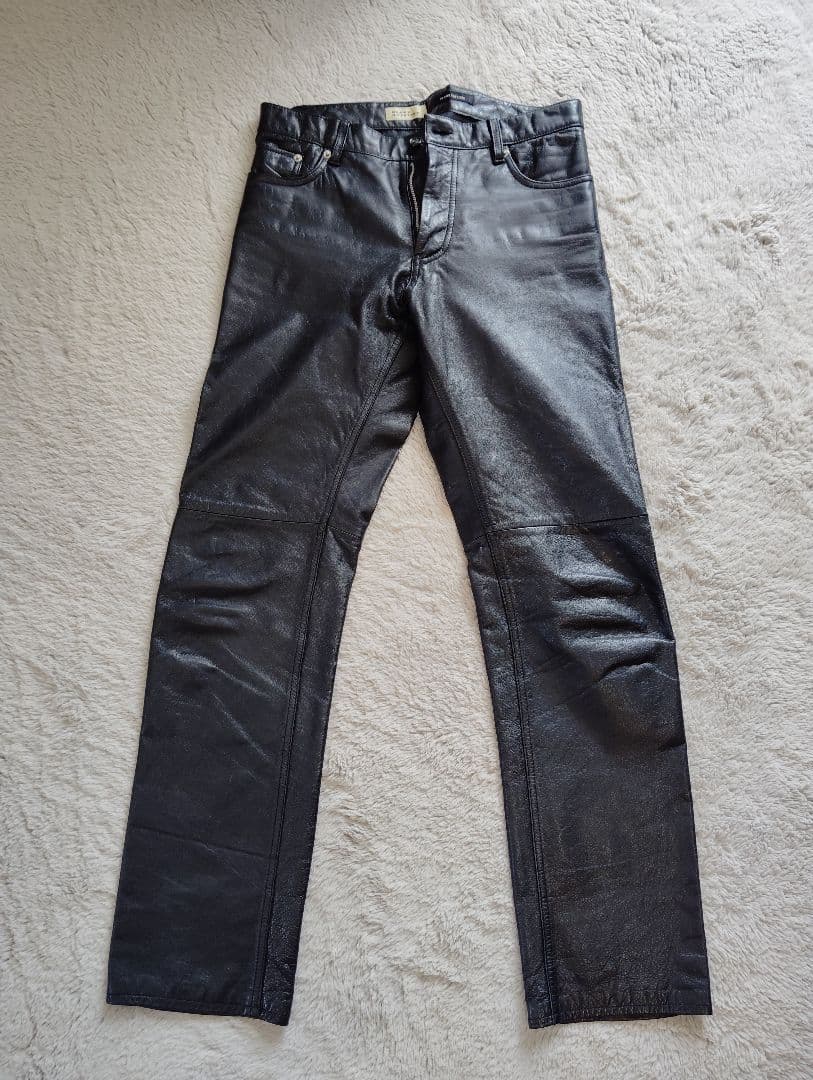 黒レザー スリムフィットパンツ
