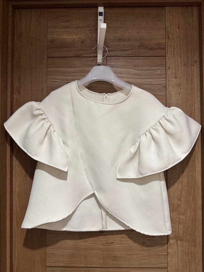 メゾンドルチェ　フィオーレトップス　ホワイト