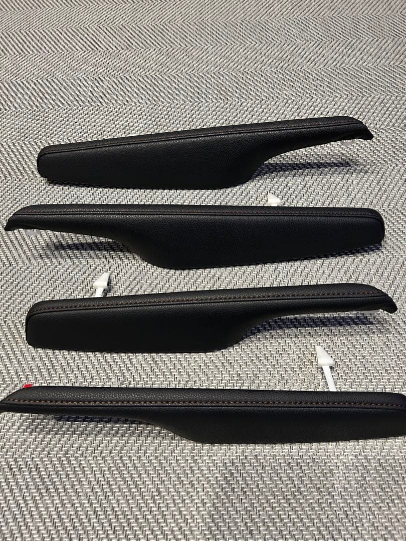 カムリ70 純正Gレザー ドアアームレスト - メルカリ