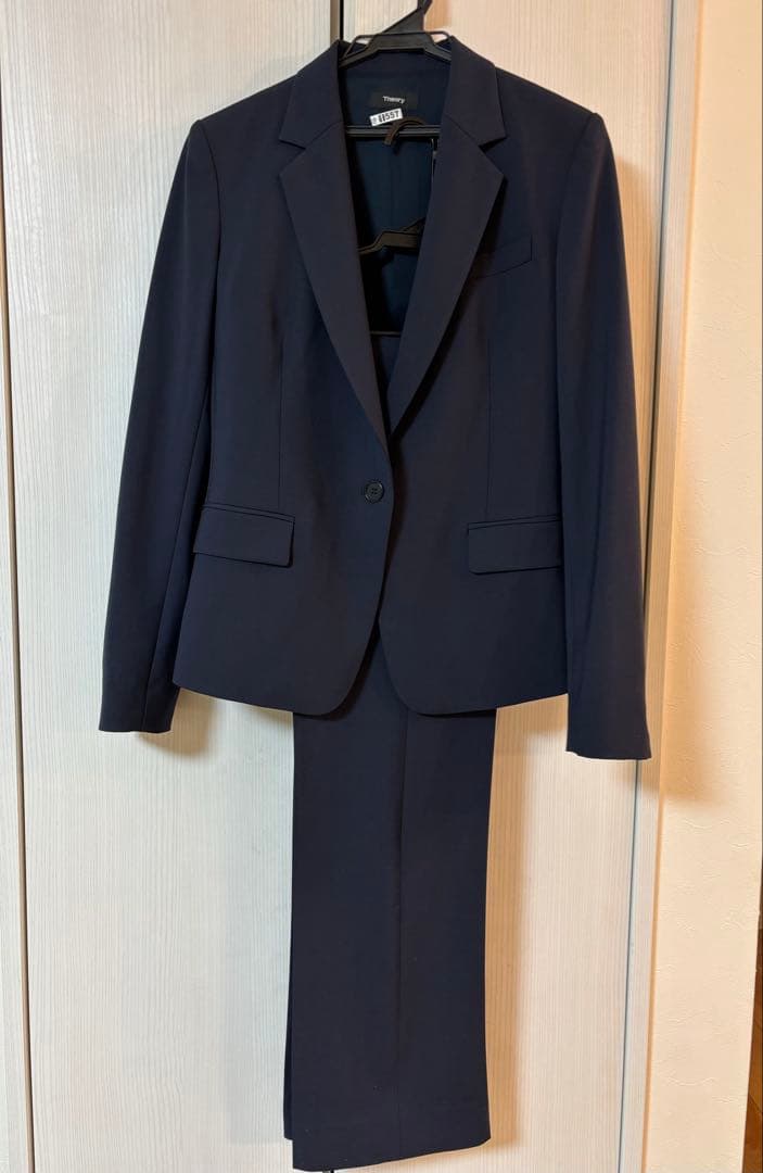 【美品】Theory セオリー　レディースパンツスーツセット　ネイビー　サイズ4 Theory セオリー セットアップ パンツスーツ S ネイビー セレモニー