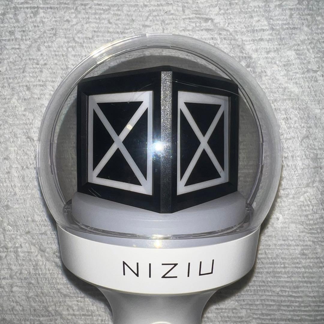 NiziU ペンライト 電池付き - メルカリ