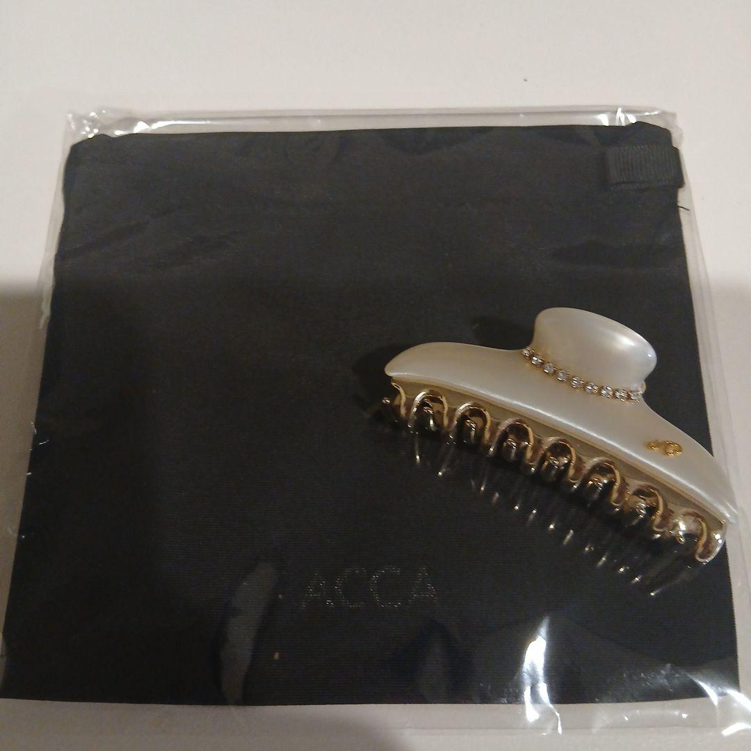 ACCA ストーン付きホワイトヘアクリップ - メルカリ