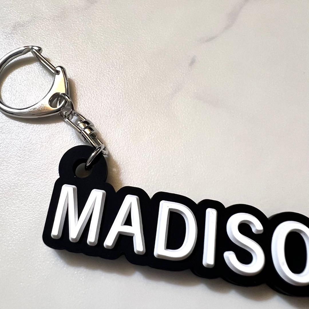 未使用品 マディソンブルー HELLO キーホルダー 2個セット - メルカリ