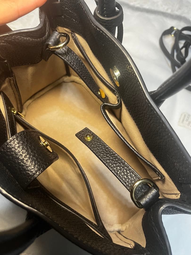 【美品】ヘイニ　レネ　ショルダーバッグ　黒　本革