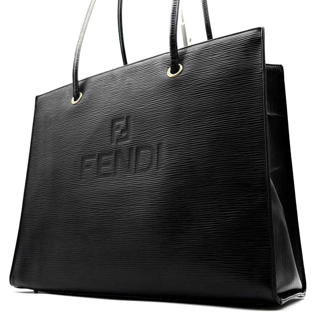 【美品】フェンディ トートバッグ エピ ロゴ型押し ブラック レザー A4 美品】フェンディ トートバッグ エピ ロゴ型押し ブラック レザー A4