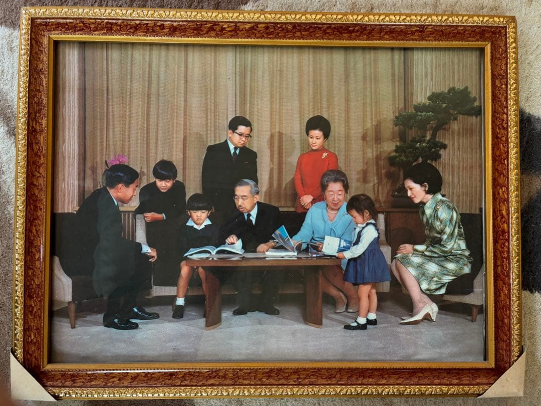 昭和天皇即位50年 両陛下訪米記念 家族写真 皇室 - メルカリ