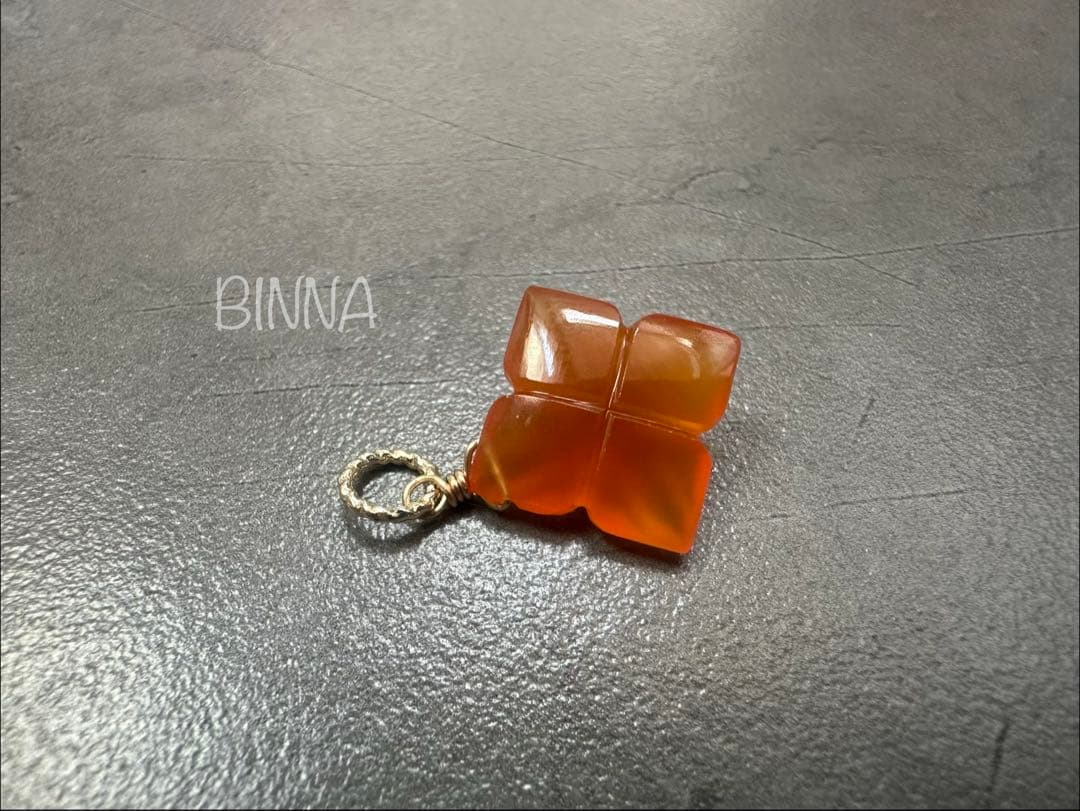 ✴︎14kgf✴︎ カーネリアン ミニフラワーカービング チャーム - メルカリ