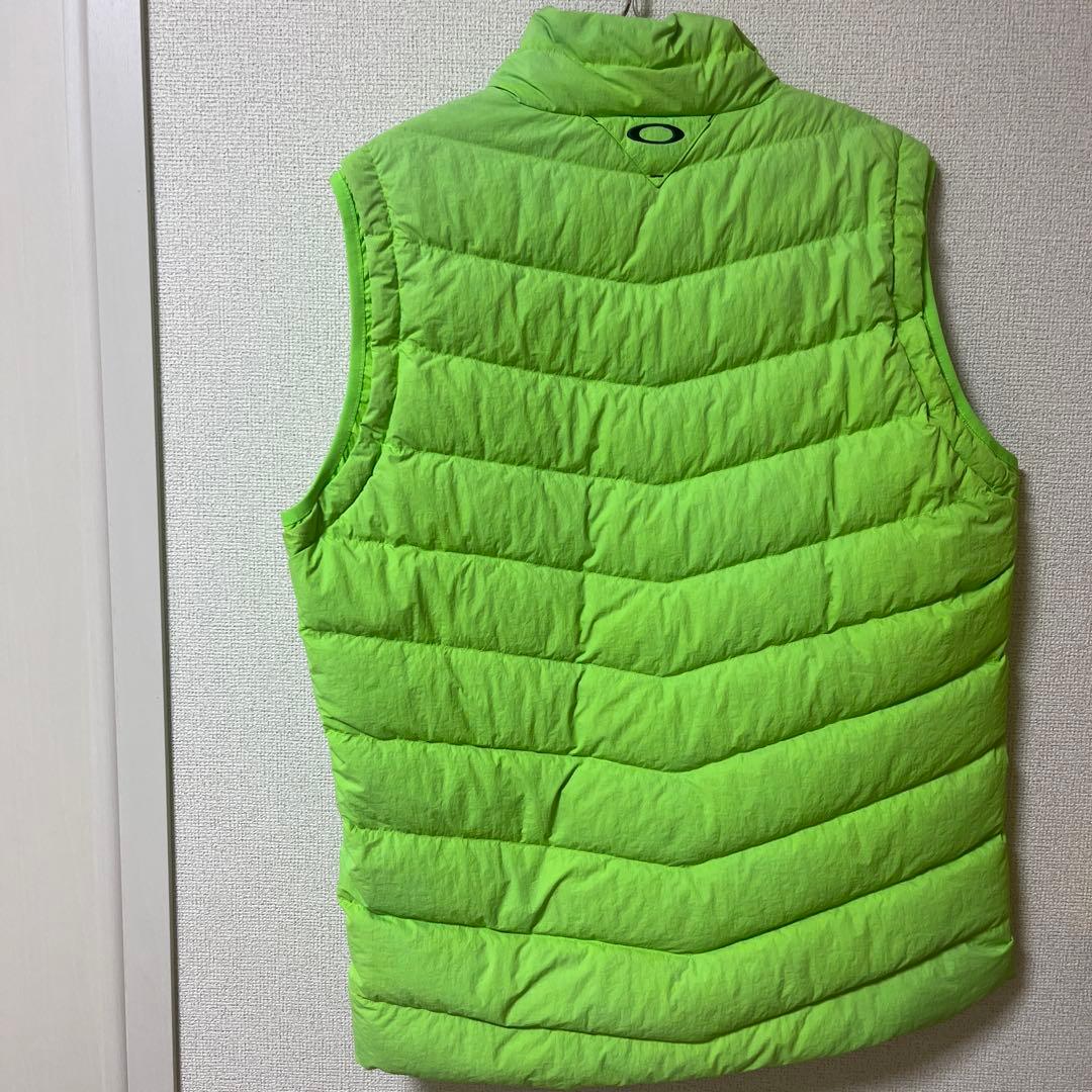 Oakley ライムグリーン ダウンベスト - メルカリ