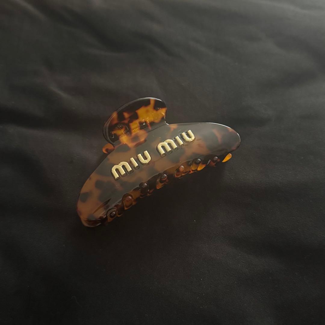 MIU MIU べっ甲柄 ヘアクリップ ペアピン - メルカリ