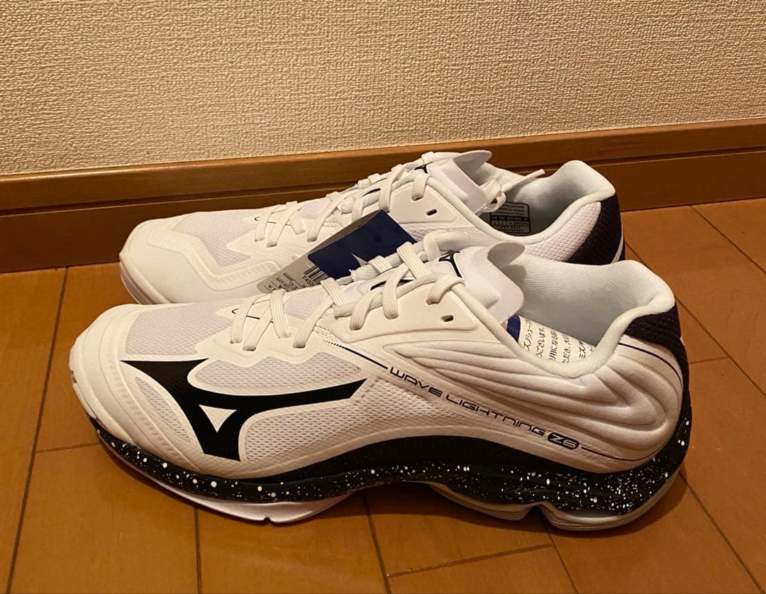 Mizuno WAVE LIGHTNING z6 ホワイト/ブラック27.0 Amazon.com | Mizuno Men's Wave Lightning Z6 Volleyball Shoe, White