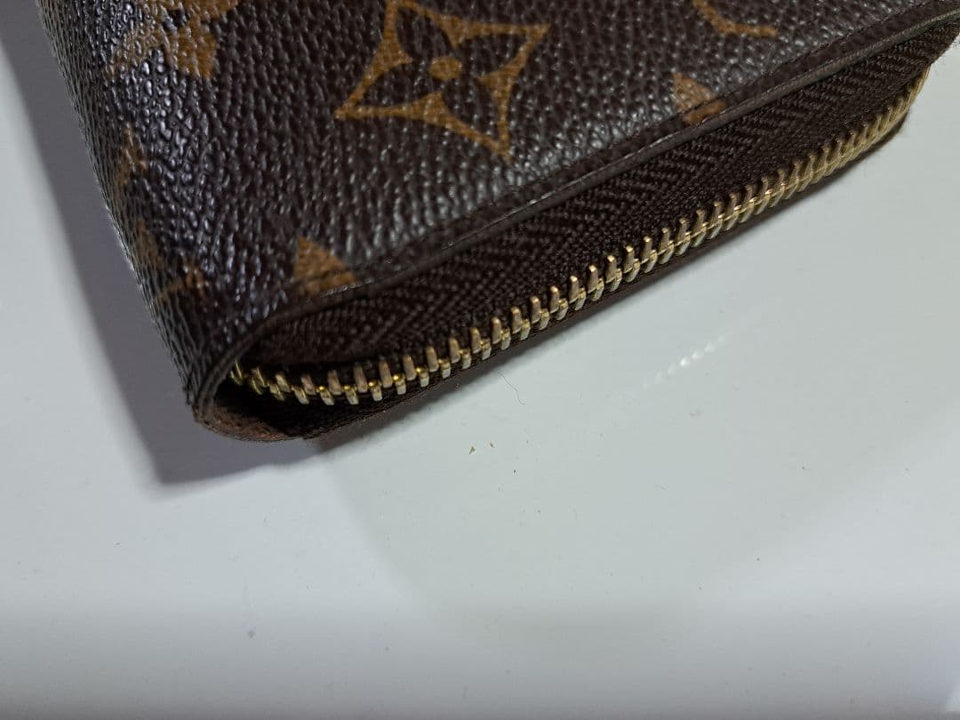 Louis Vuitton モノグラム ジッピーウォレット、ラウンドフォスナー